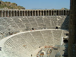 Aspendos Antik Tiyatrosu Hangi Bölgededir